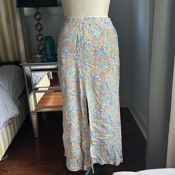 Zara small size maxi skirt with opening in the front. - Picture 1 of 5